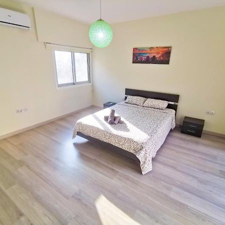 Beach-A-Holic Apartment, 2 Min Distance From Larnaca Marina Dış mekan fotoğraf