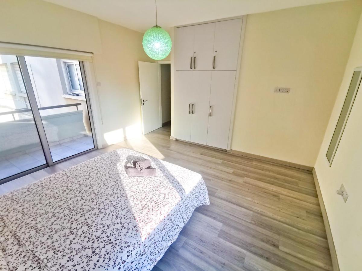 Beach-A-Holic Apartment, 2 Min Distance From Larnaca Marina Dış mekan fotoğraf
