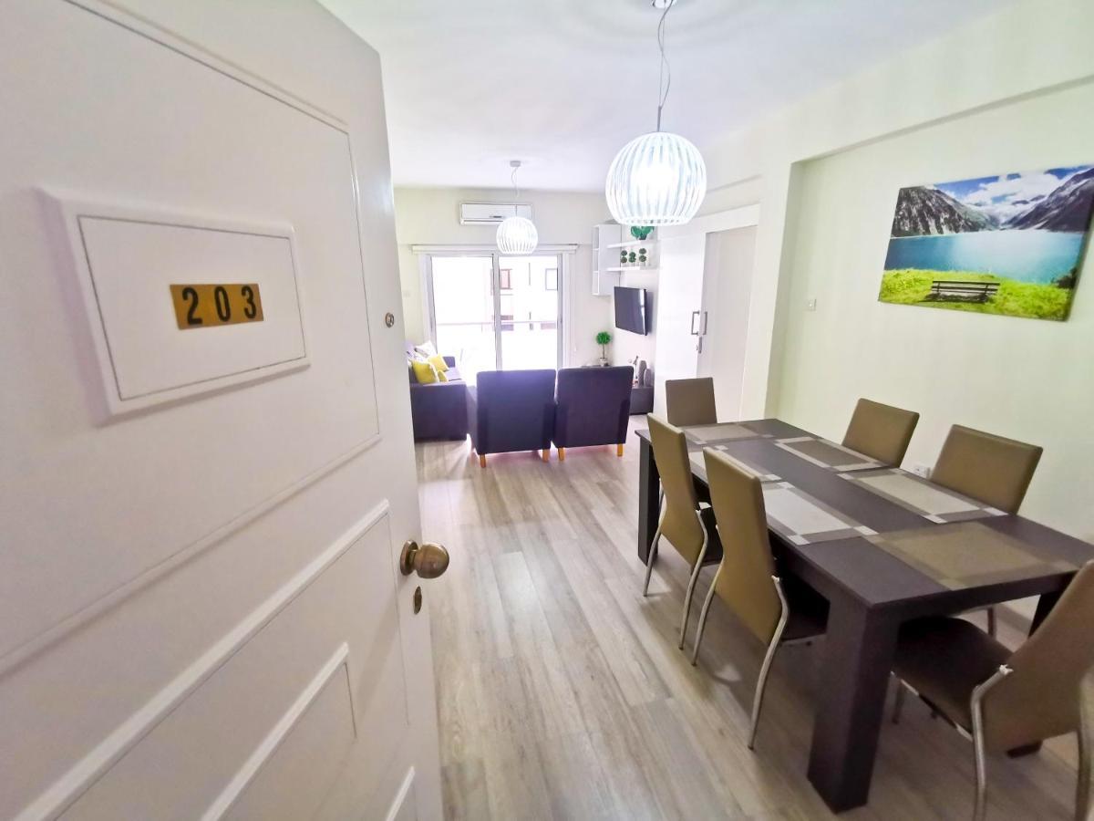 Beach-A-Holic Apartment, 2 Min Distance From Larnaca Marina Dış mekan fotoğraf