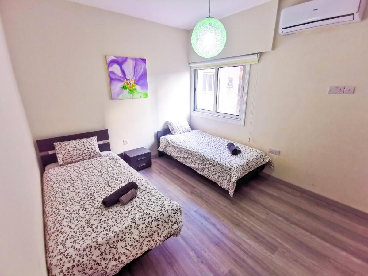 Beach-A-Holic Apartment, 2 Min Distance From Larnaca Marina Dış mekan fotoğraf