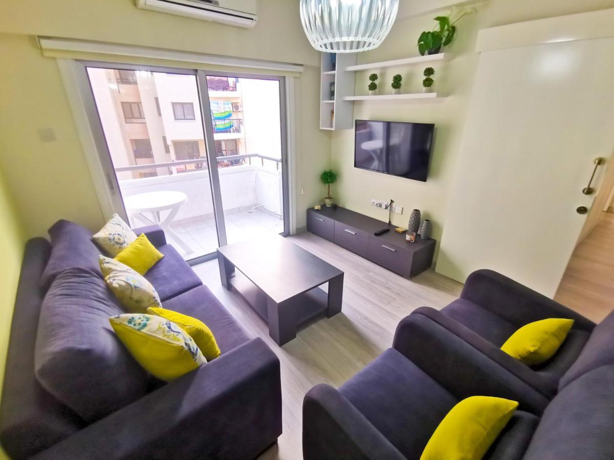 Beach-A-Holic Apartment, 2 Min Distance From Larnaca Marina Dış mekan fotoğraf